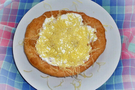 Gulyásleves - Sajtos tejfölös lángos. - 2026.06.17